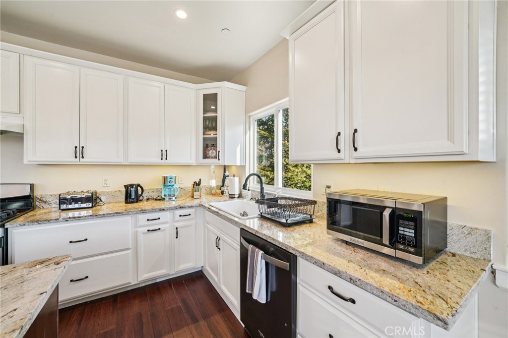 26845 Modoc Lane Lake Arrowhead, CA 92352 - Photo 18 of 56 a kitchen with a sink stove and cabinets