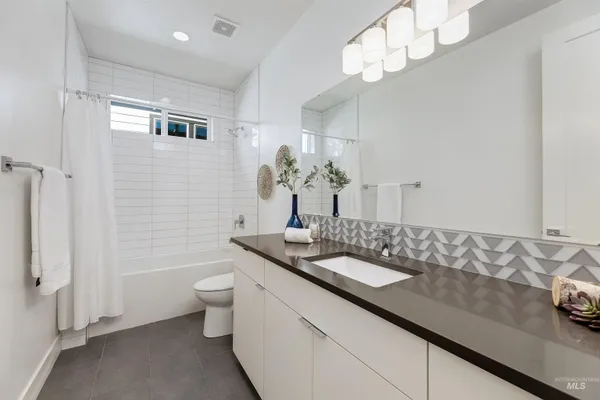 $695,000 | 1425 East Jade Creek Street, Eagle, ID 83616