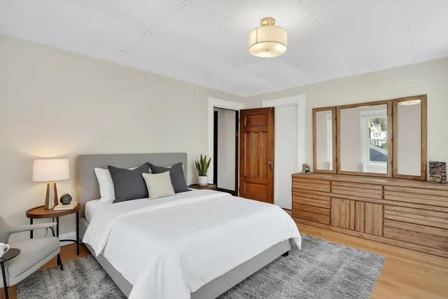 a view of a livingroom with entryway