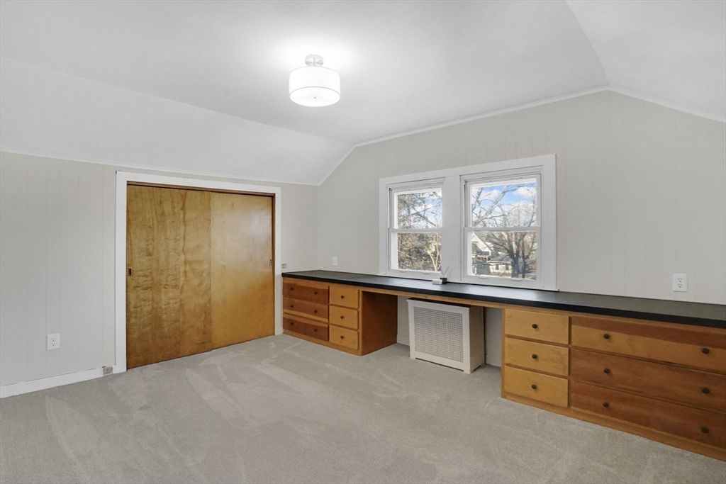264 Sumner Avenue Springfield, MA 01108 - Photo 24 of 32 an empty room with windows