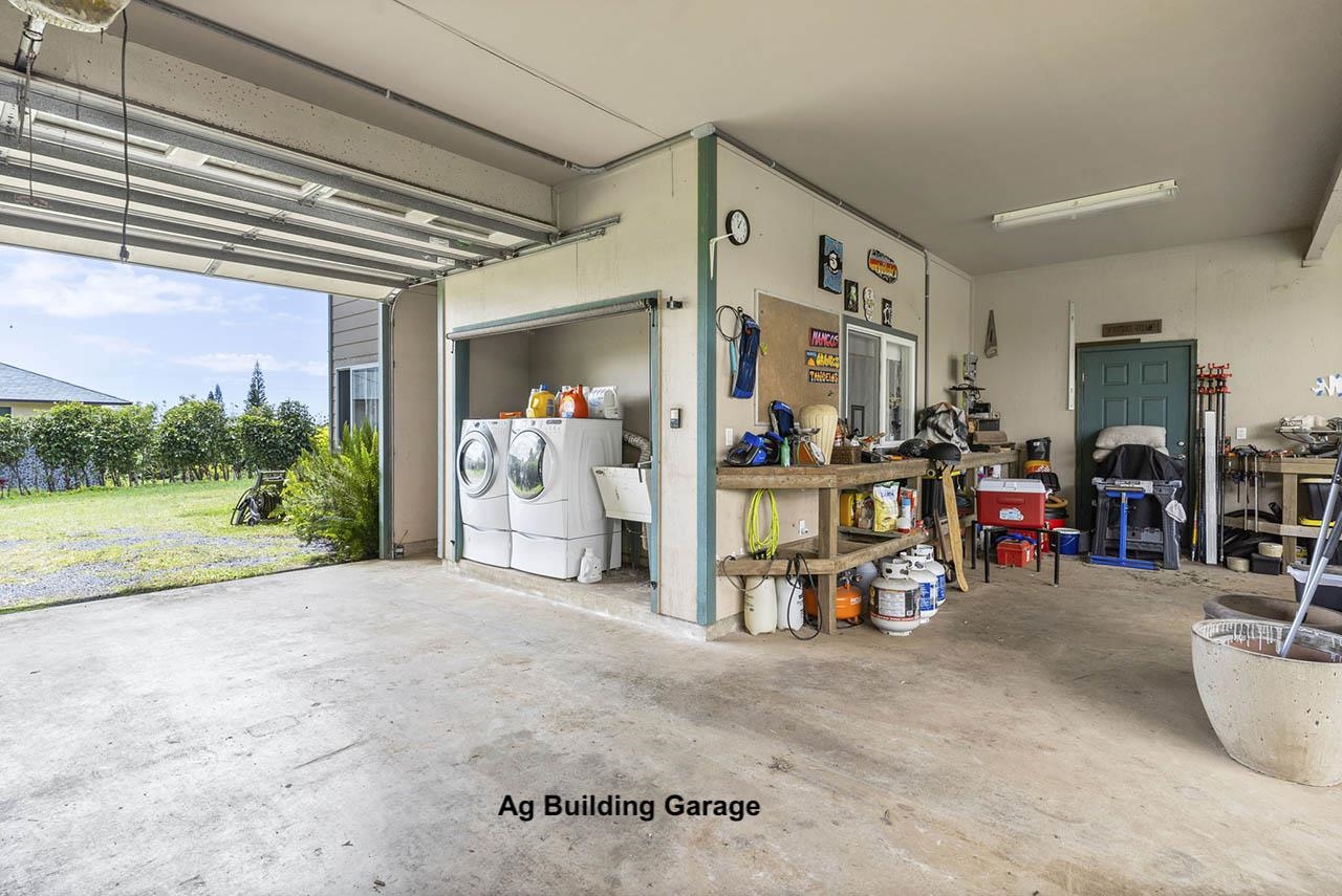 88 Kamalii Place Haiku, HI 96708 - Photo 15 of 24 a view of a room with gym equipment