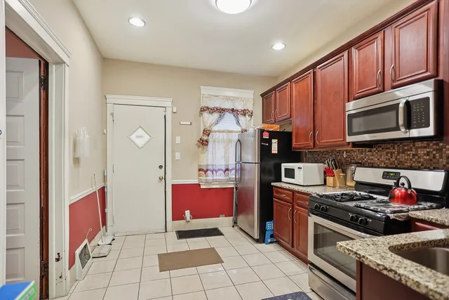 $279,000 | 5925 West Iowa Street, Chicago, IL 60651