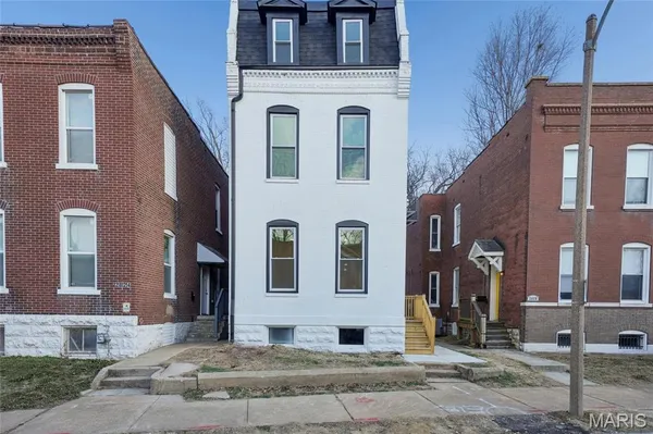 $425,000 | 2826 Texas Avenue, St. Louis, MO 63118