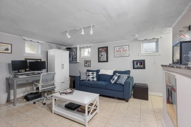 $3,800 | 20 Brae Road, Quincy, MA 02169