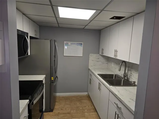 a bathroom with a toilet