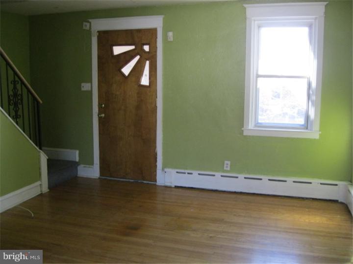 613 Copley Road Upper Darby, PA 19082 - Photo 3 of 10 Living Room