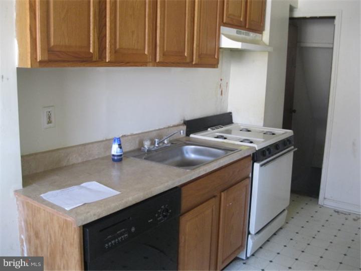 613 Copley Road Upper Darby, PA 19082 - Photo 5 of 10 Kitchen