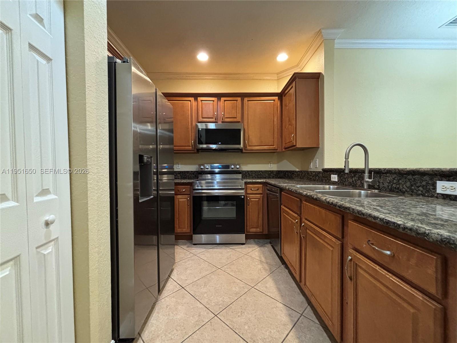 5907 Abbey Road Tamarac, FL 33321 - Photo 7 of 57