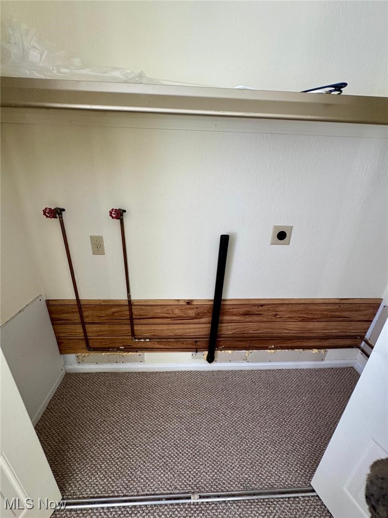 17073 Drake Road Strongsville, OH 44136 - Photo 39 of 50 Laundry view of carpet flooring and baseboards