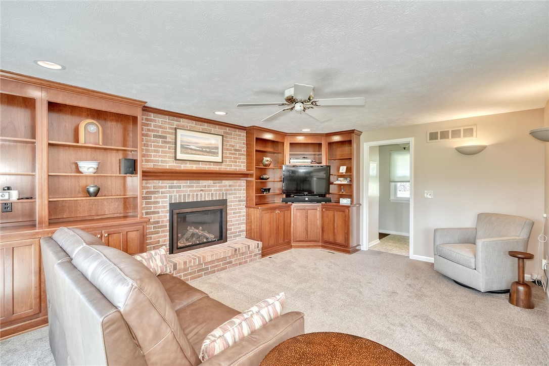102 Jackson Road Penfield, NY 14526 - Photo 5 of 44