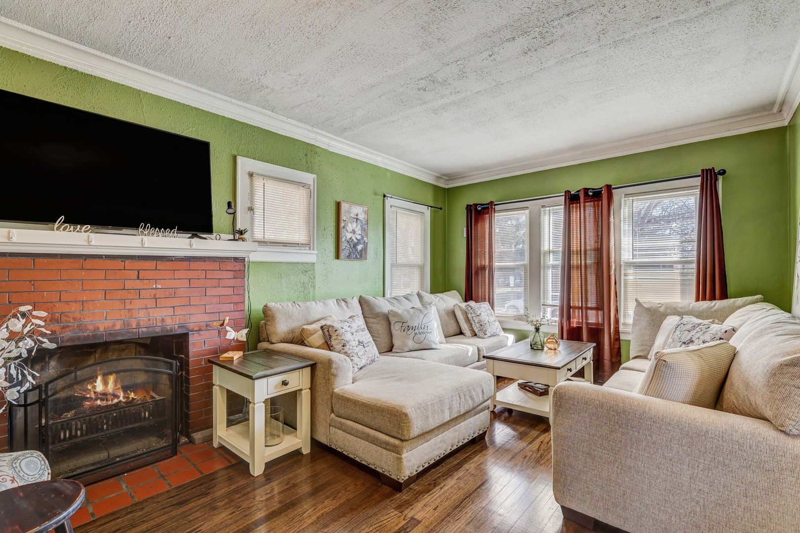 2211 Foster Street Evanston, IL 60201 - Photo 2 of 25