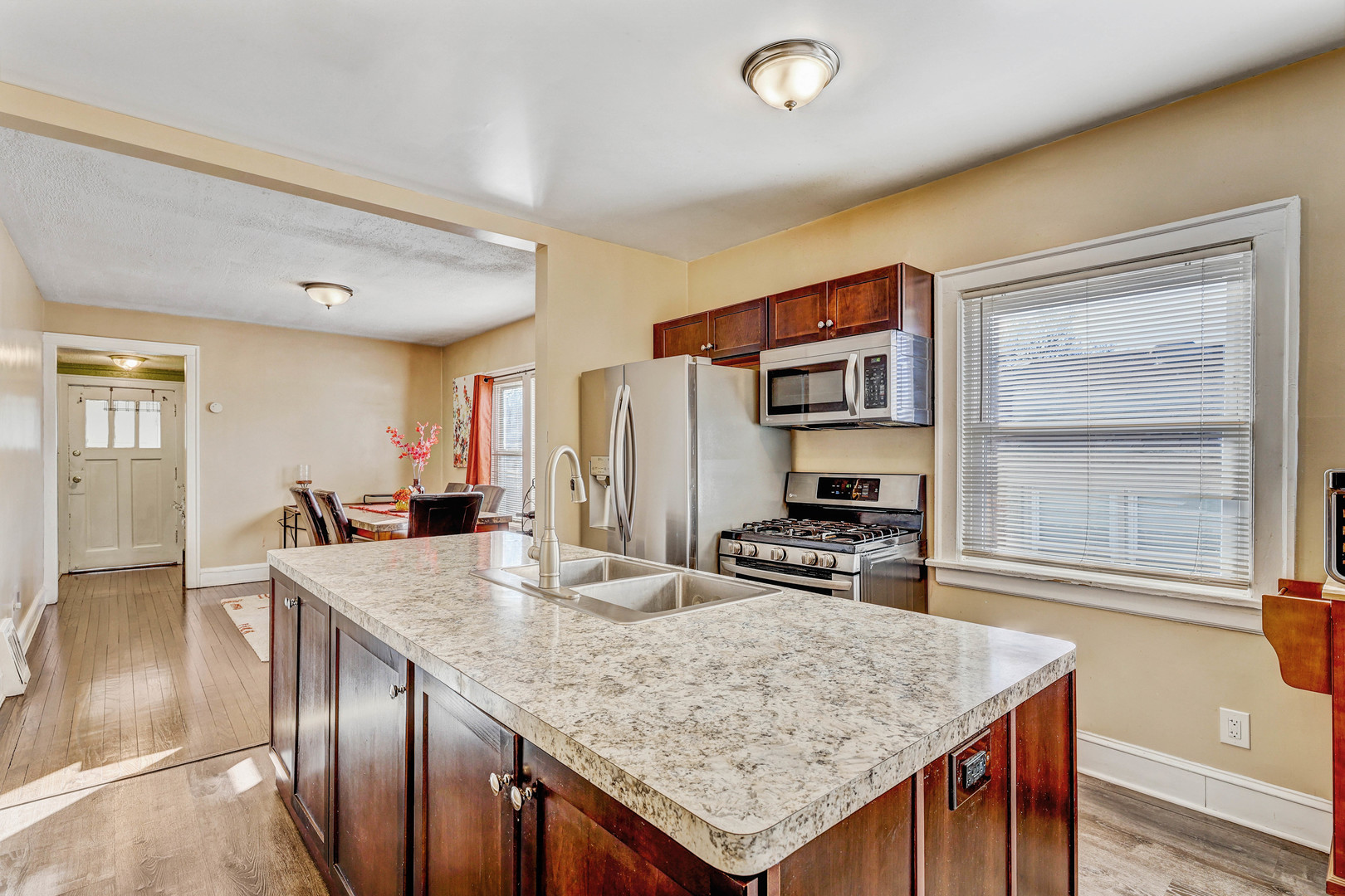 2211 Foster Street Evanston, IL 60201 - Photo 8 of 25