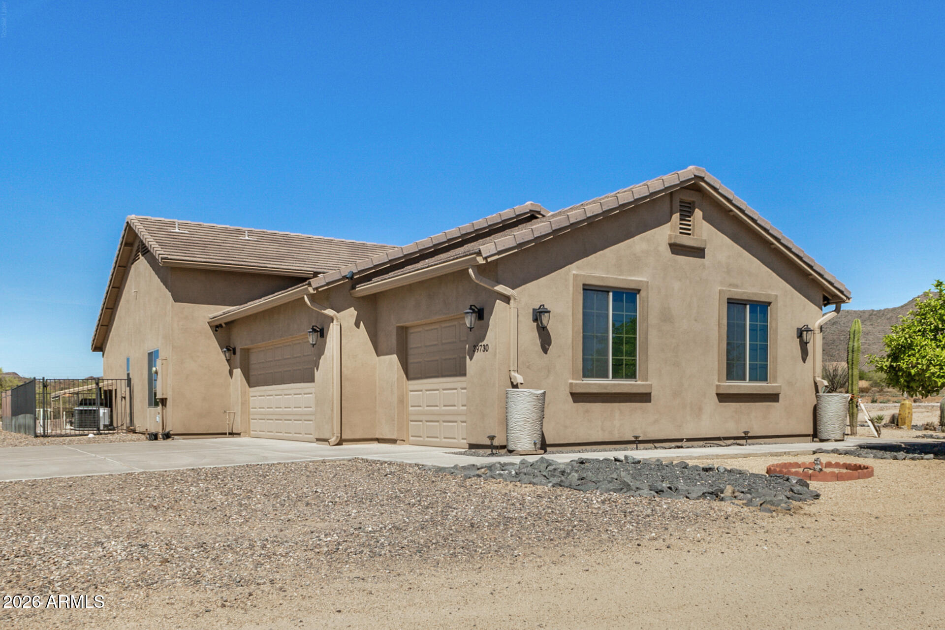 39730 North New River Road Phoenix, AZ 85086 - Photo 2 of 46 04 - New River