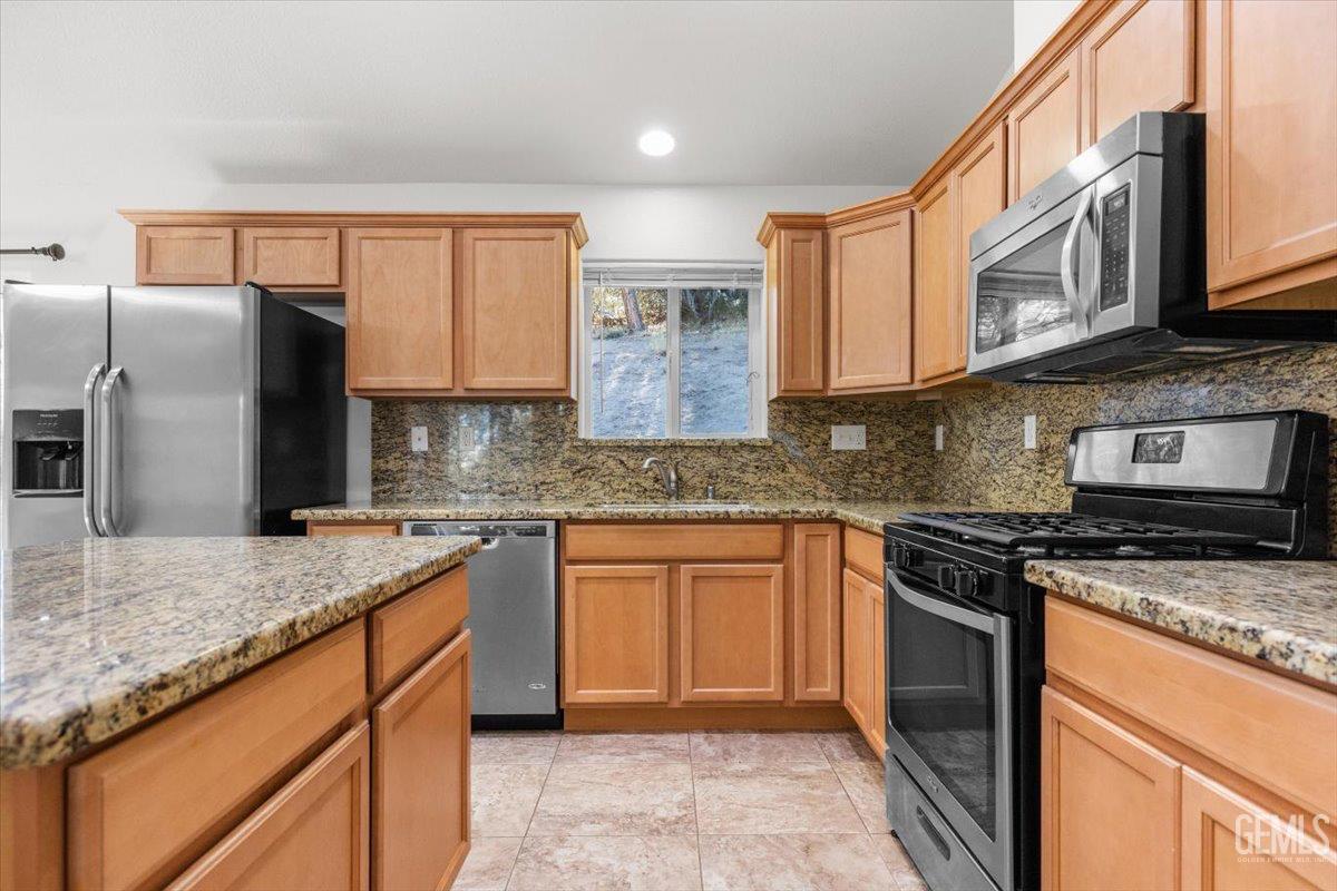Undisclosed Address Tehachapi, CA 93561 - Photo 8 of 40