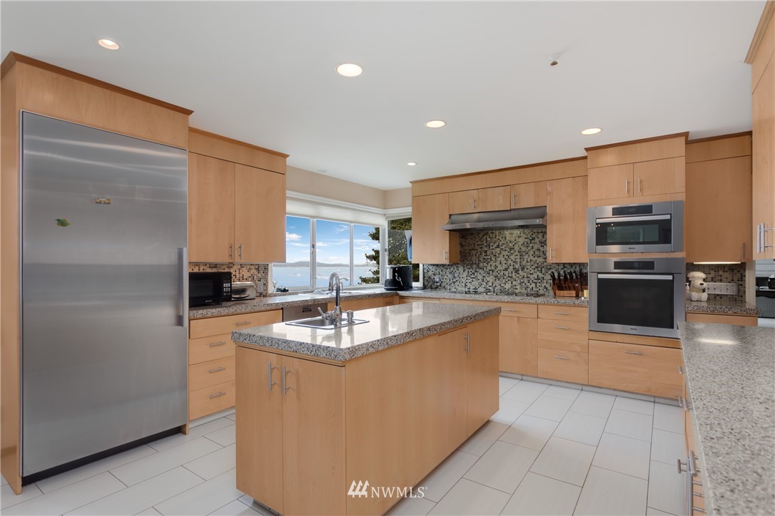 6503 Northeast Windermere Road Seattle, WA 98105 - Photo 4 of 18