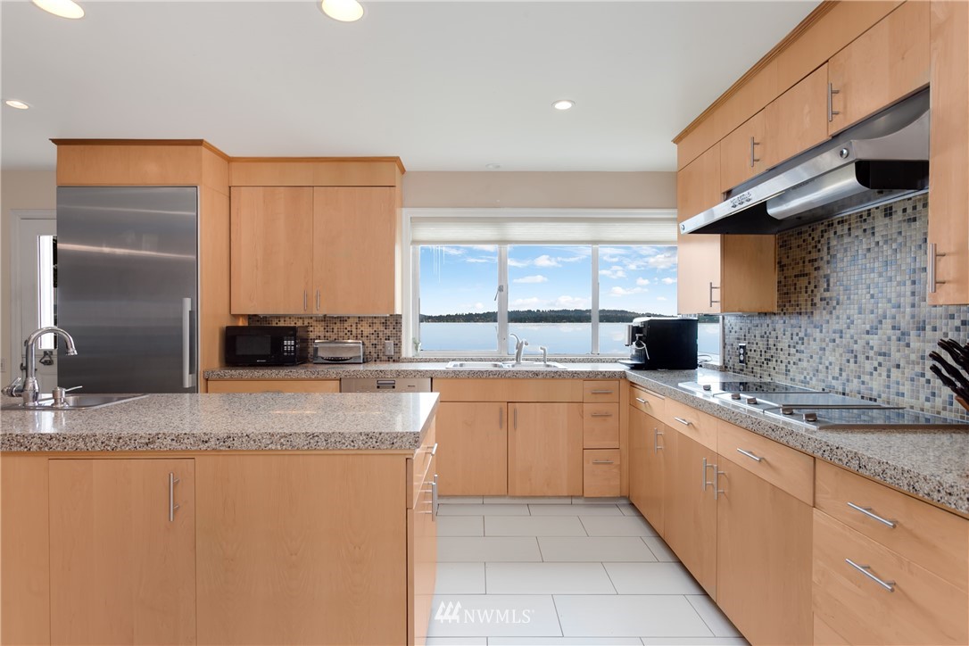 6503 Northeast Windermere Road Seattle, WA 98105 - Photo 5 of 18