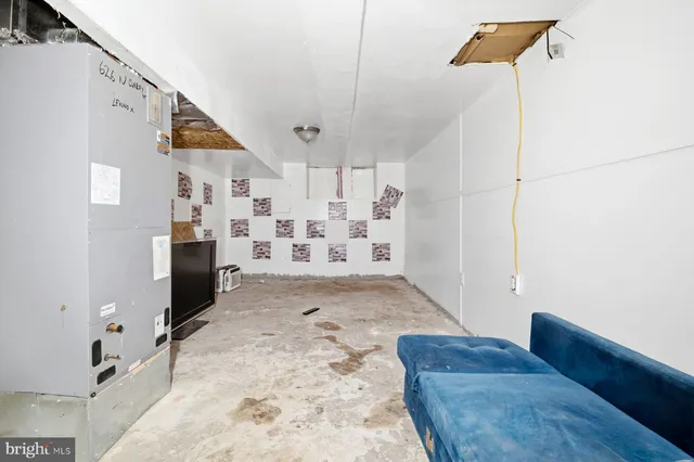 a view of entryway and hall