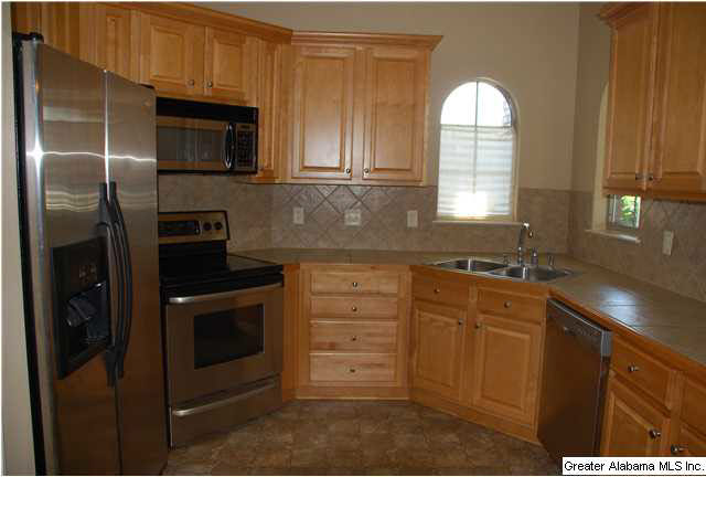201 Queens Gate Alabaster, AL 35114 - Photo 2 of 22
