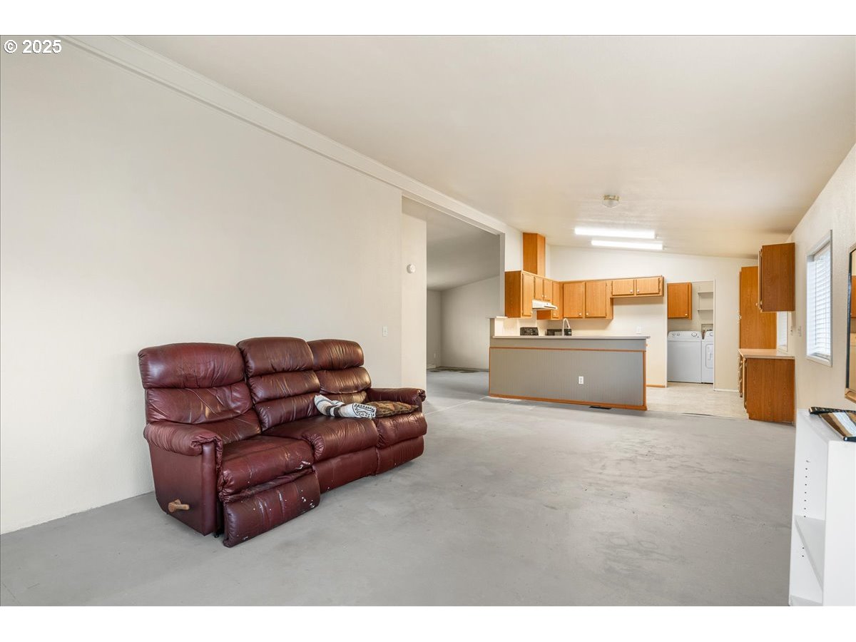 2305 Fisher Road Northeast Salem, OR 97305 - Photo 12 of 29