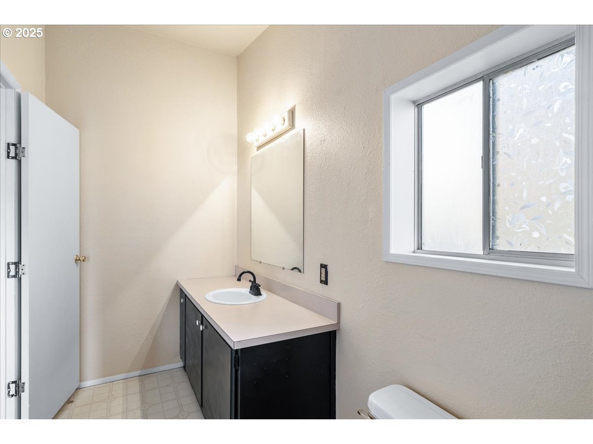 2305 Fisher Road Northeast Salem, OR 97305 - Photo 16 of 29