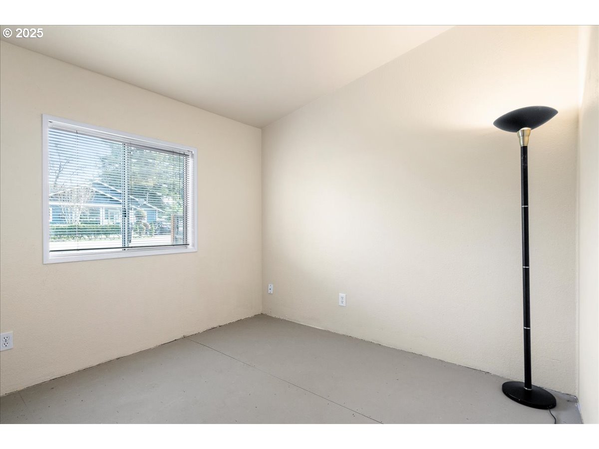 2305 Fisher Road Northeast Salem, OR 97305 - Photo 18 of 29