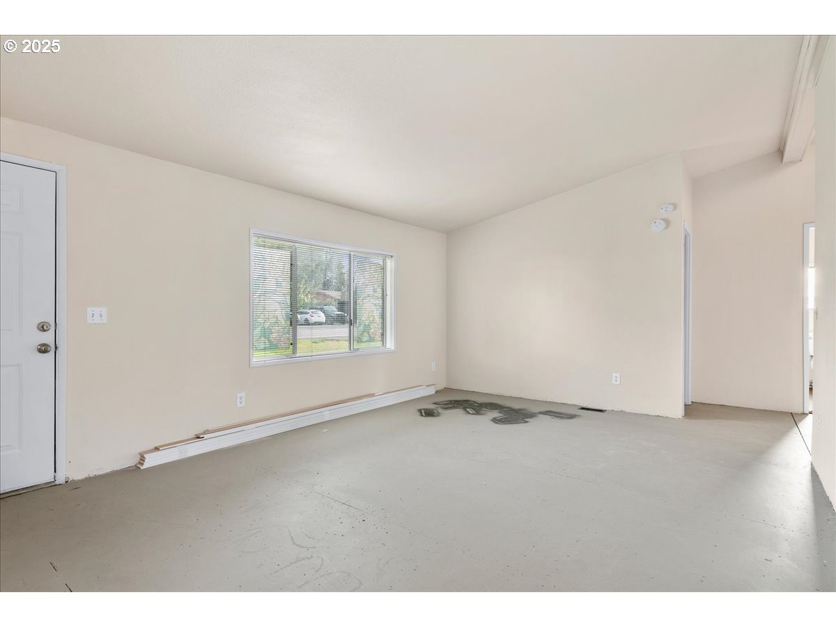 2305 Fisher Road Northeast Salem, OR 97305 - Photo 6 of 29