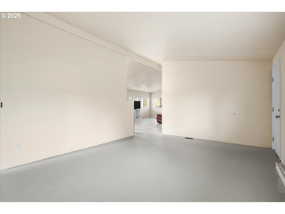 2305 Fisher Road Northeast Salem, OR 97305 - Photo 7 of 29