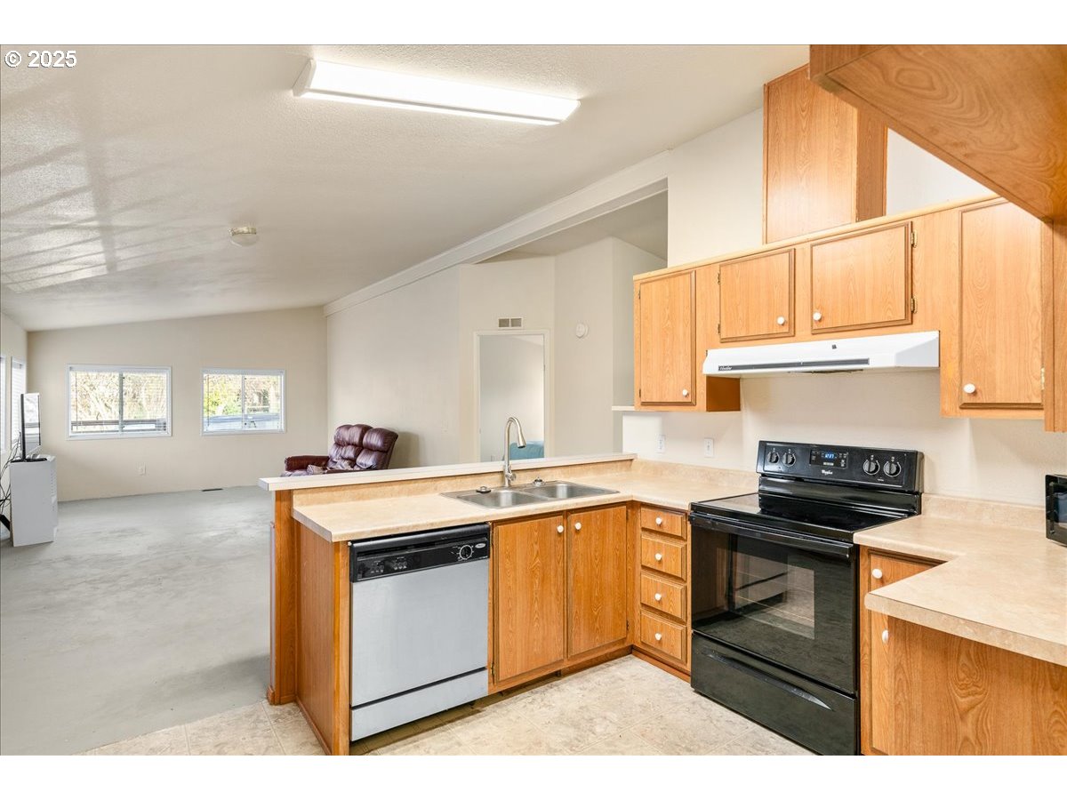 2305 Fisher Road Northeast Salem, OR 97305 - Photo 10 of 29