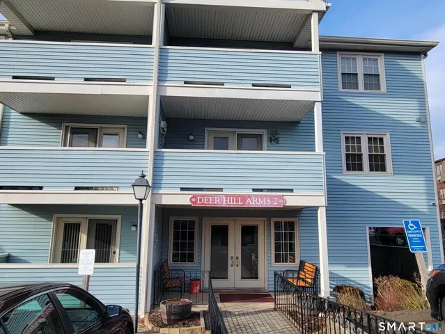 $1,950 | 136 Deer Hill Avenue, Unit 207, Danbury, CT 06810