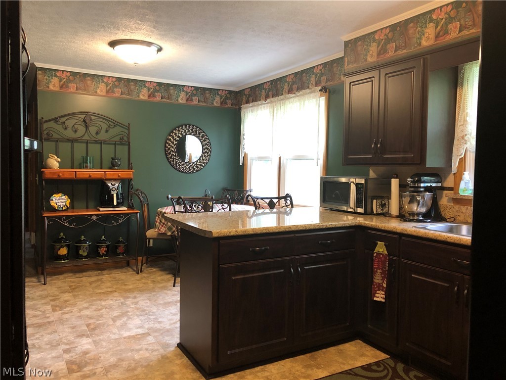 3259 Circleview Dover, OH 44622 - Photo 4 of 34