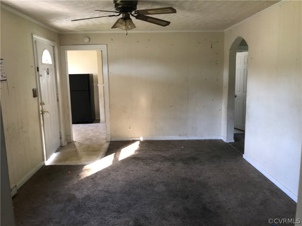 511 Riverview Road Colonial Heights, VA 23834 - Photo 5 of 17 an empty room with closet and a chandelier fan