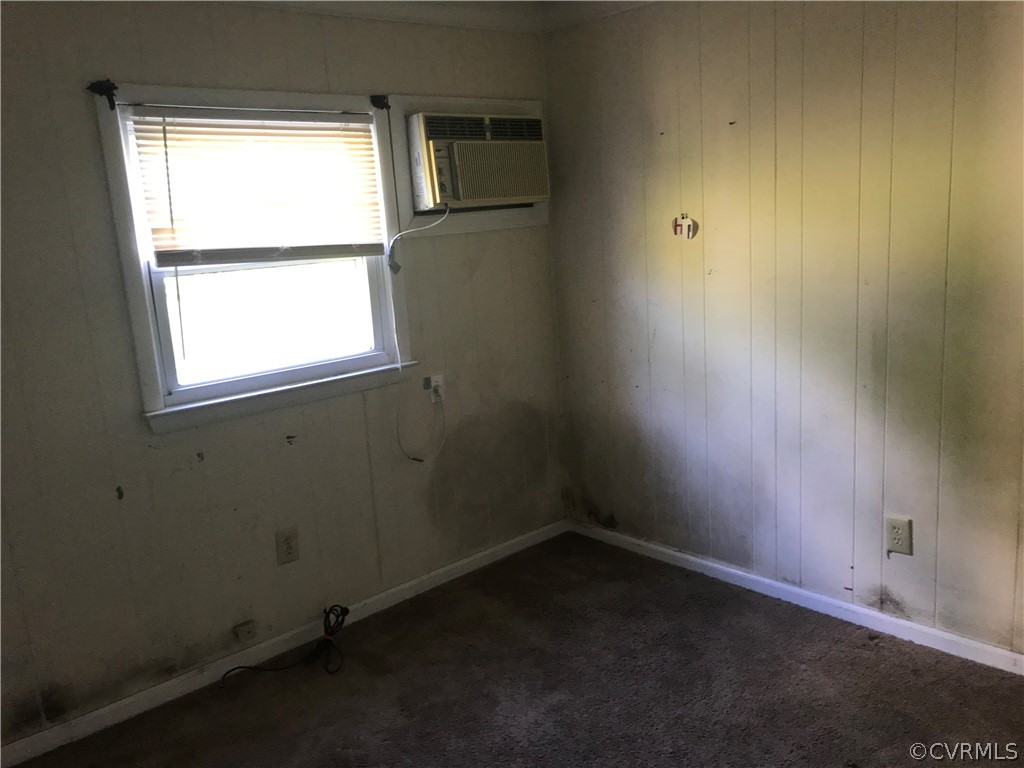 511 Riverview Road Colonial Heights, VA 23834 - Photo 7 of 17 an empty room with a window