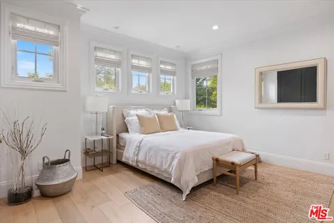 $13,995 | 4225 Alcove Avenue, Studio City, CA 91604