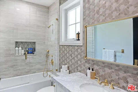 $13,995 | 4225 Alcove Avenue, Studio City, CA 91604