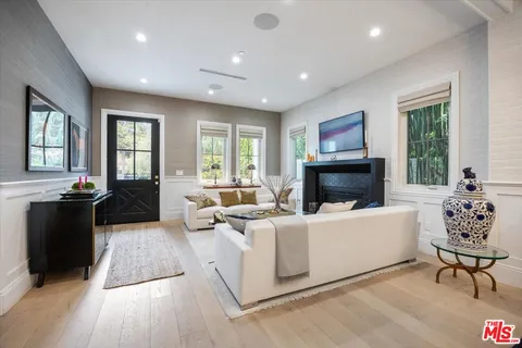 $13,995 | 4225 Alcove Avenue, Studio City, CA 91604