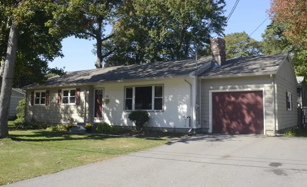 $769,900 | 311 McKinley Road, Portsmouth, NH 03801