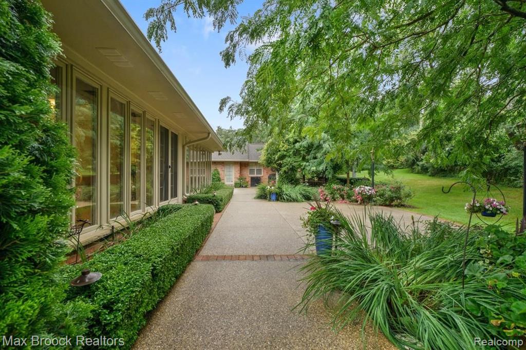 645 Lone Pine Road Bloomfield Hills, MI 48304 - Photo 27 of 34
