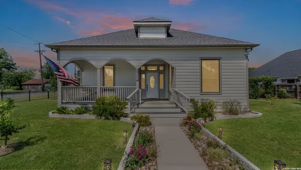 $399,999 | 11535 Castro Avenue, LaCoste, TX 78039