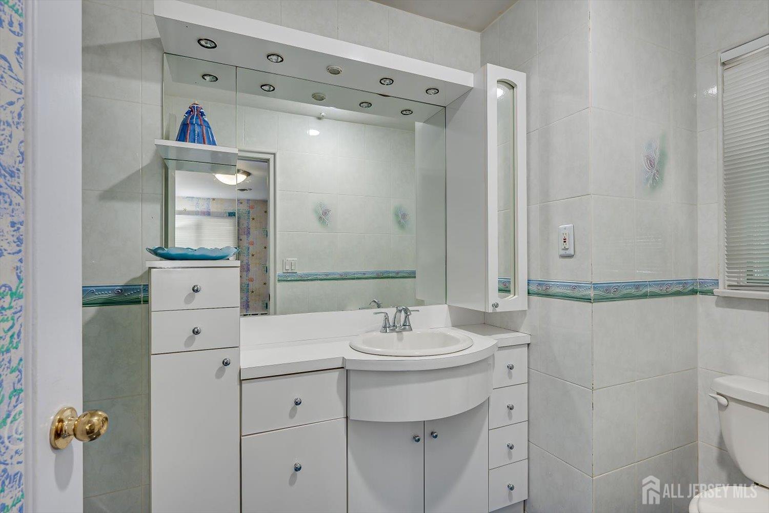 25 Marshall Drive Edison, NJ 08817 - Photo 35 of 68
