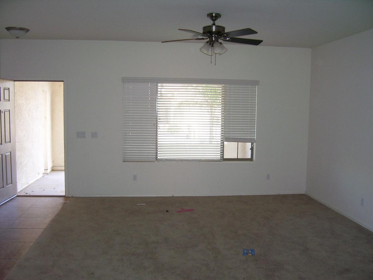 45431 West Rhea Road Maricopa, AZ 85139 - Photo 2 of 5 Living Room