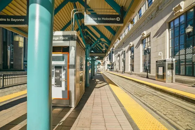 $3,300 | 77 Hudson Street, Unit 2313, Jersey City, NJ 07302