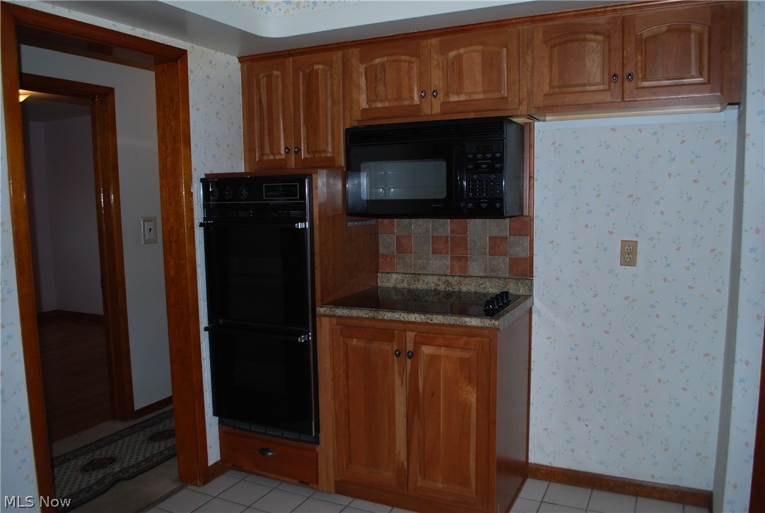 7320 Oakwood Road Parma, OH 44130 - Photo 17 of 24