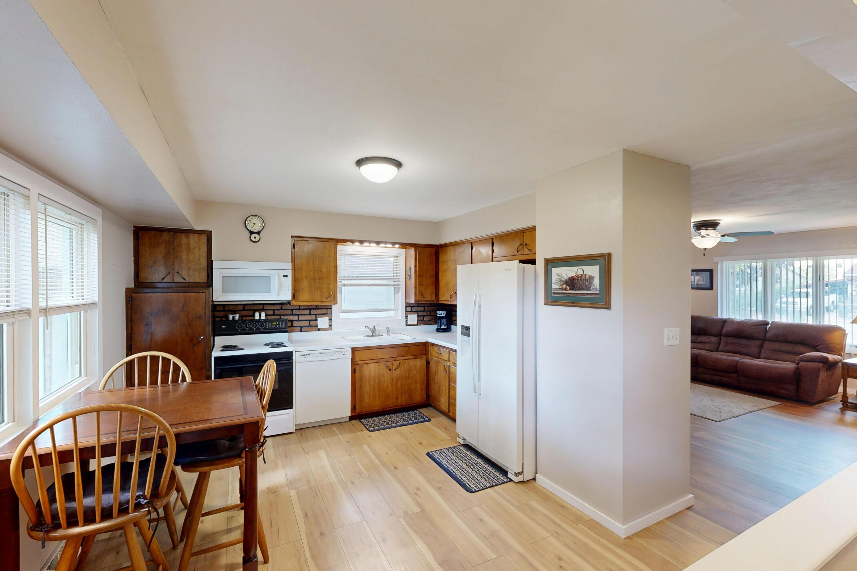 927 Peterson Street Fort Atkinson, WI 53538 - Photo 6 of 37 927-Peterson-St-06252026_170547