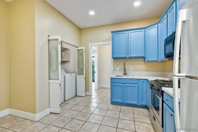 $2,385 | 602 South Grape Street, Unit A, Escondido, CA 92025