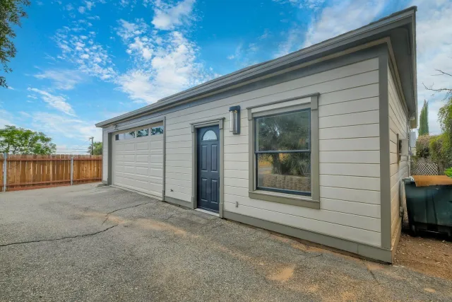 $2,385 | 602 South Grape Street, Unit A, Escondido, CA 92025