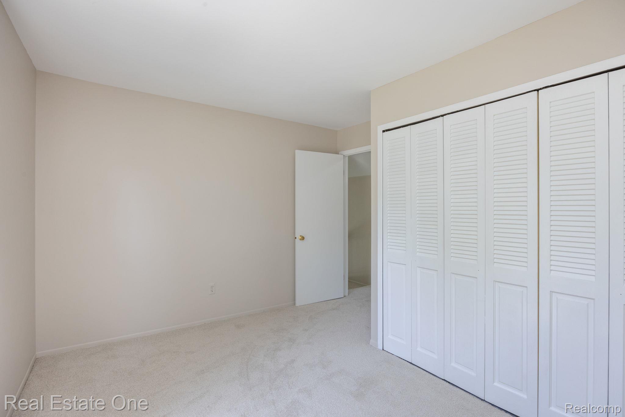 1534 Hidden Valley Lane Rochester, MI 48306 - Photo 11 of 27 20-web-or-mls-1534 Hidden Valley 20.jpg