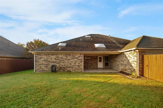a front view of house with yard