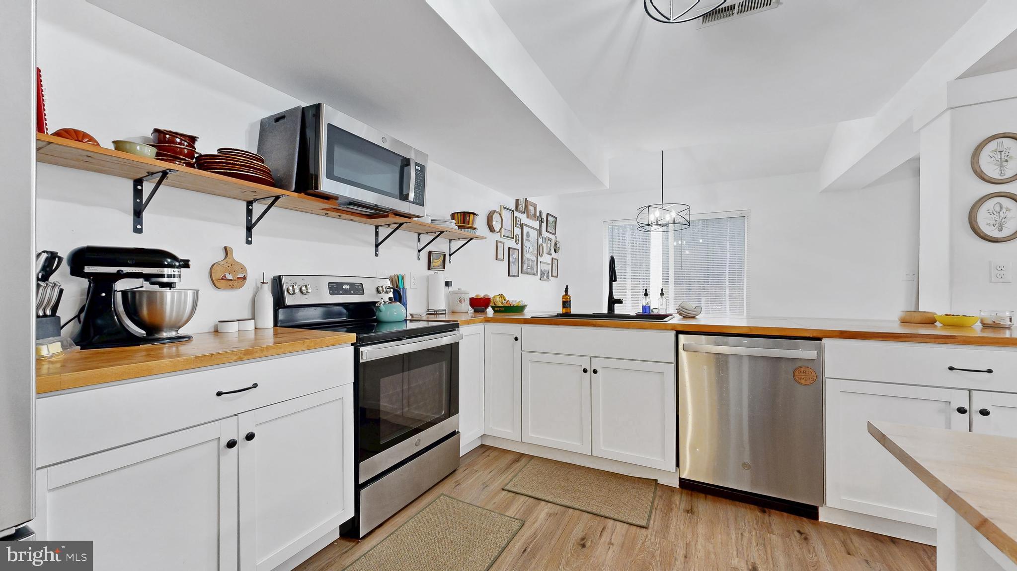 433 East Wind Drive Dover, DE 19901 - Photo 20 of 61 a kitchen with cabinets and wooden floor