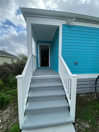 $249,000 | 4612 Majestic Oaks Drive, New Orleans, LA 70126