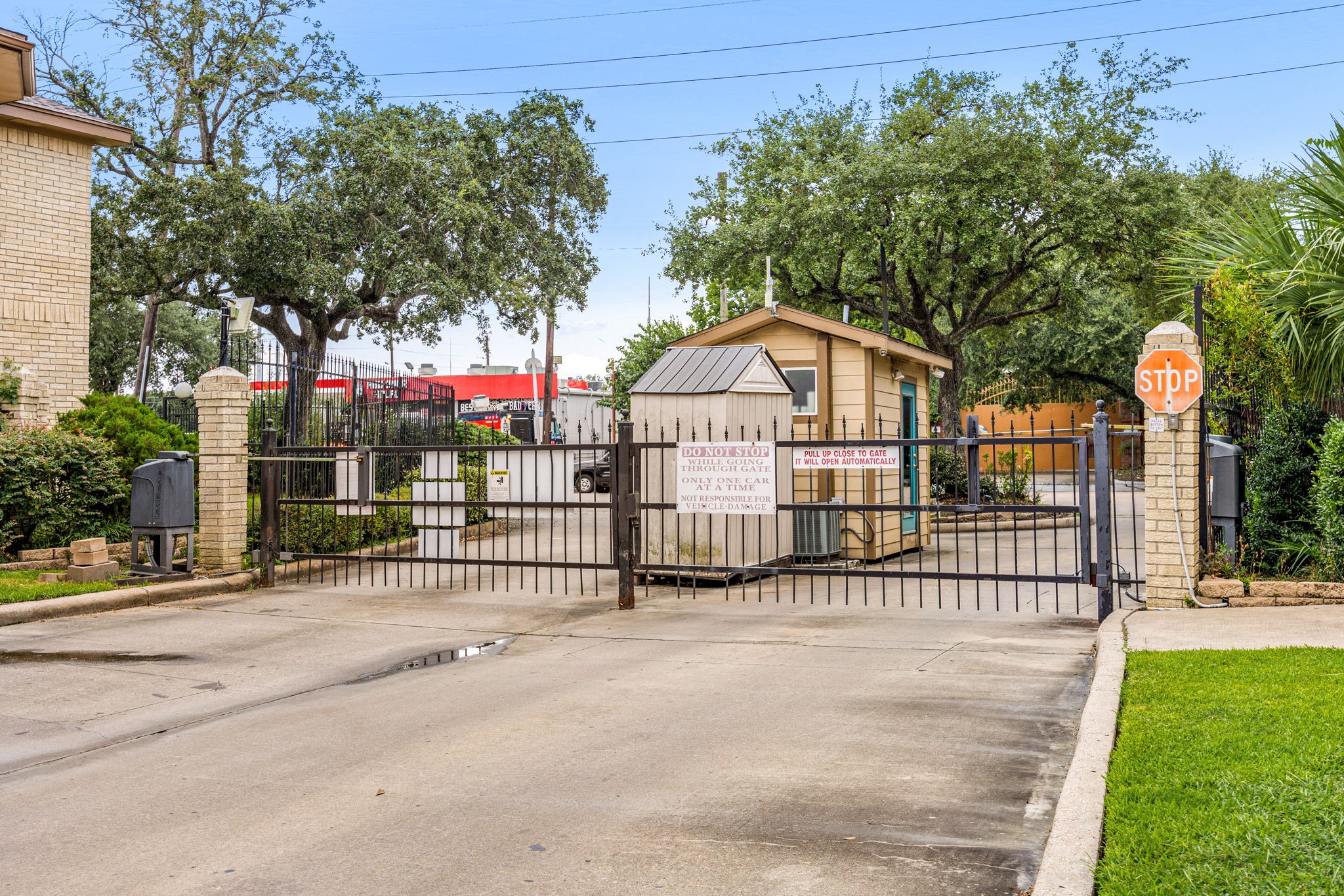2121 Hepburn Street, Unit 710 Houston, TX 77054 - Photo 33 of 35 a view of a wrought iron fences in front of house